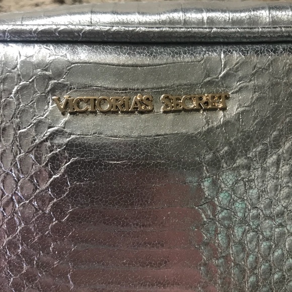 NWOT Victoria Secret Silver Metallic Crossbody Bag - Picture 4 of 8